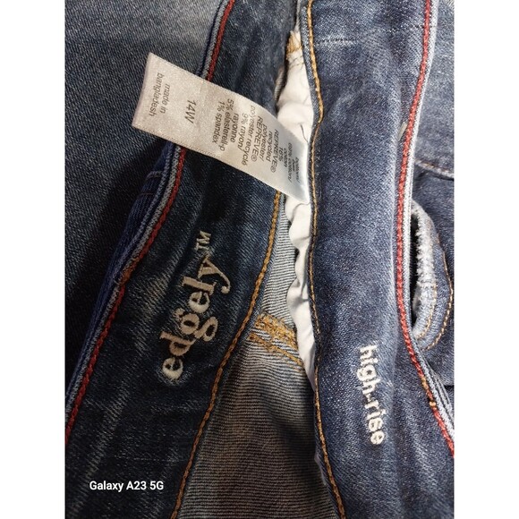 Maurices Edgely High Rise Distressed Denim Shorts 14W - Picture 5 of 7